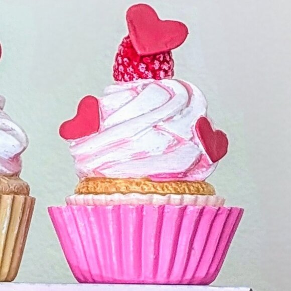 Cupcakes and Cashmere -Set of 3-Valentine Cupcakes 🧁 Seasonal Decor -NIB - Picture 4 of 12
